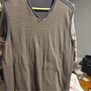 Women’s Gray Perry Ellis Patterned Sleeveless Shirt